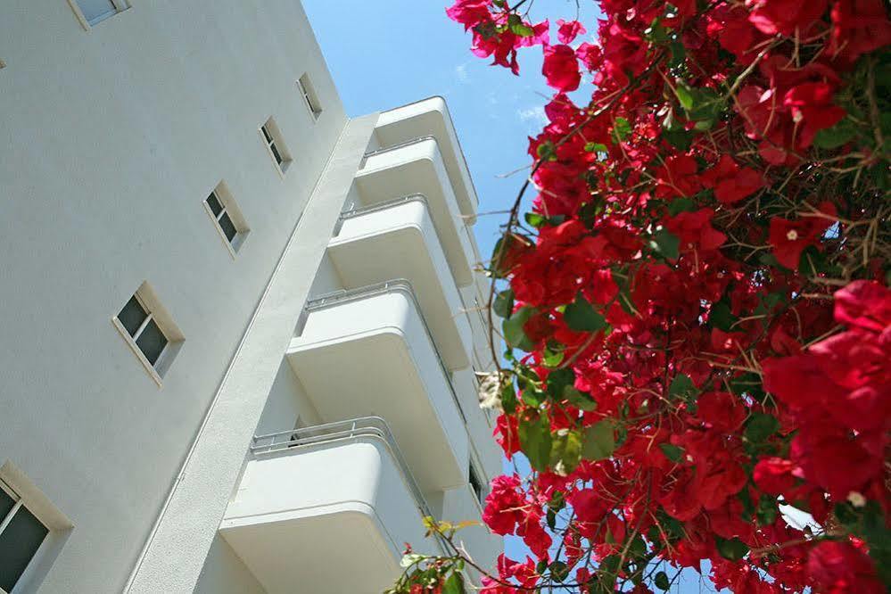Corina Suites And Apartments リマソール エクステリア 写真